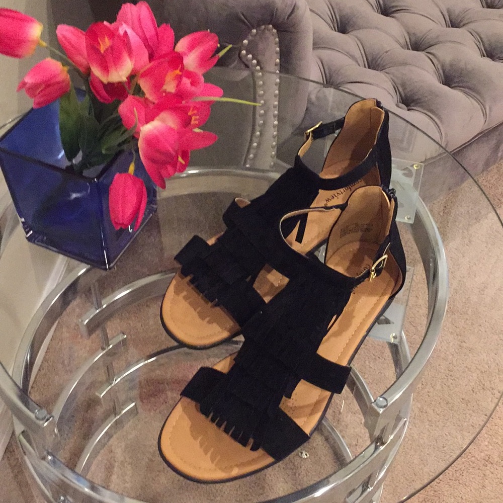 Suede balaclava fringe sandals